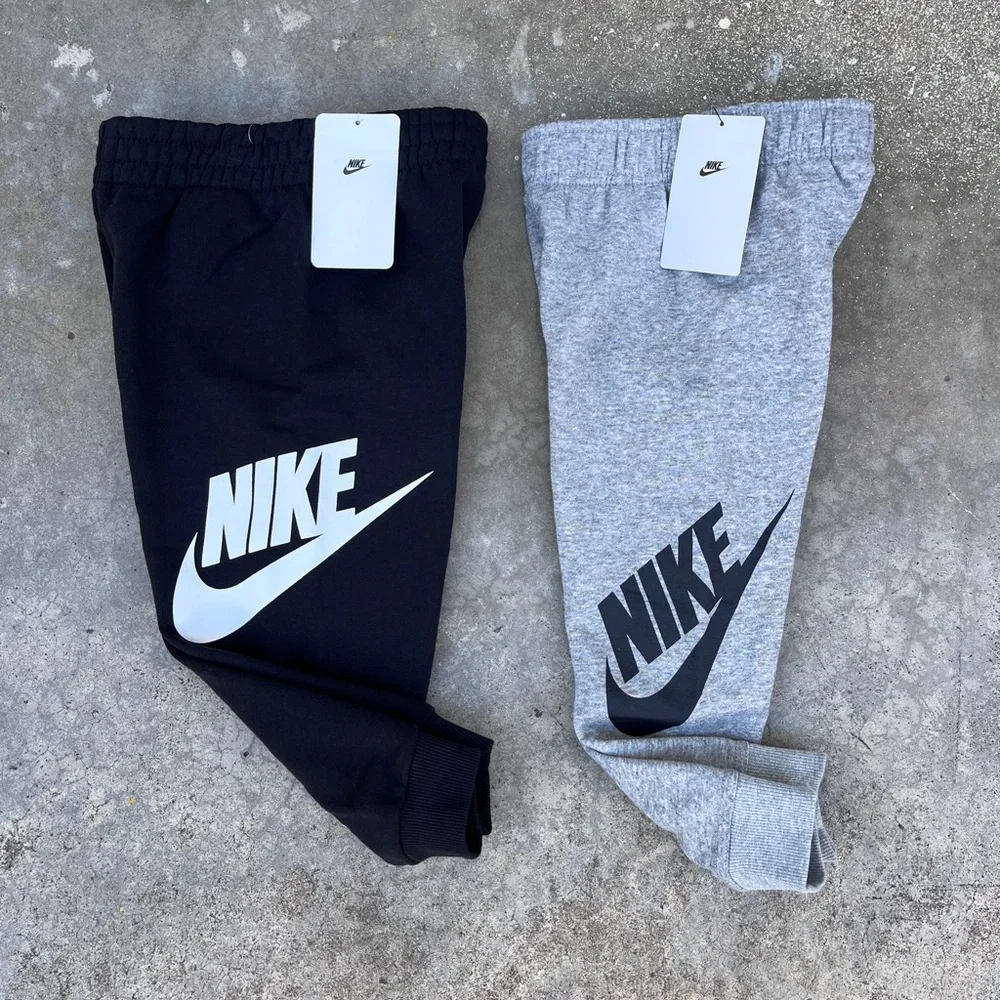 Nike Sweatpants Size XS Nike Joggers Size 4 Gray Black 86D948-042 86L098–02